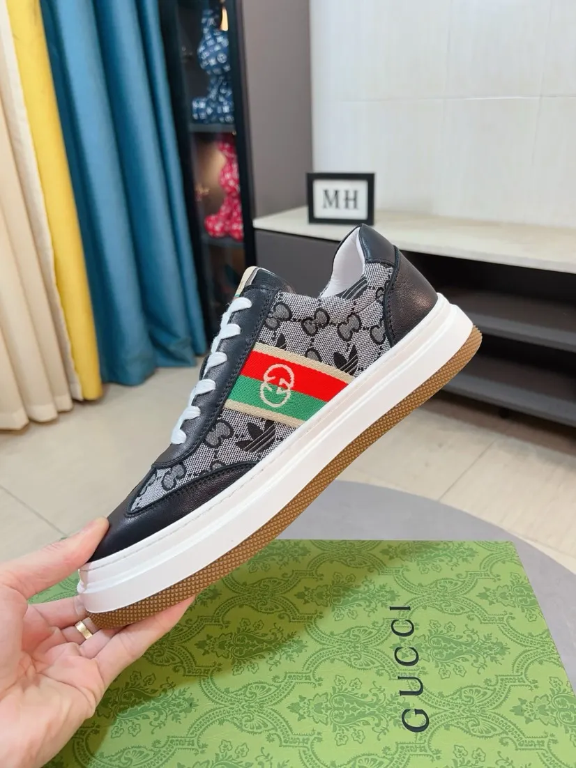 Men's shoes 💰420🌹🌹[GUCCI] Gucci's new lace-up casual men's shoes are on the market first, and the materials and workmanship are superior to all versions on the market. The highest quality shipped first-layer cowhide with imported original perforated materials➕genuine leather lining, privately molded soft outsole, high foot comfort, imported special materials highlight the brand's unique charm, high-end customization 38-44